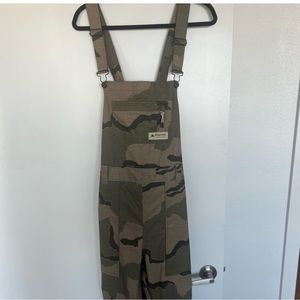 Burton camo bibs!